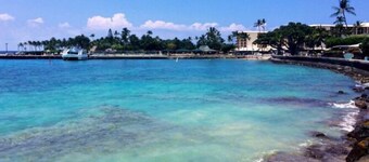 Kona Coastal Getaway – A Short 5 min Walk from Beach, Shops & Vibrant Ali‘i Dr!