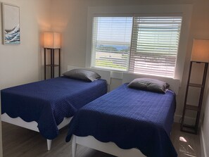 2 bedrooms, desk, free WiFi, bed sheets