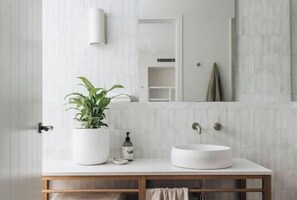 Room - Rubus Green, Berry - by Linnaeus Collection (Berry)