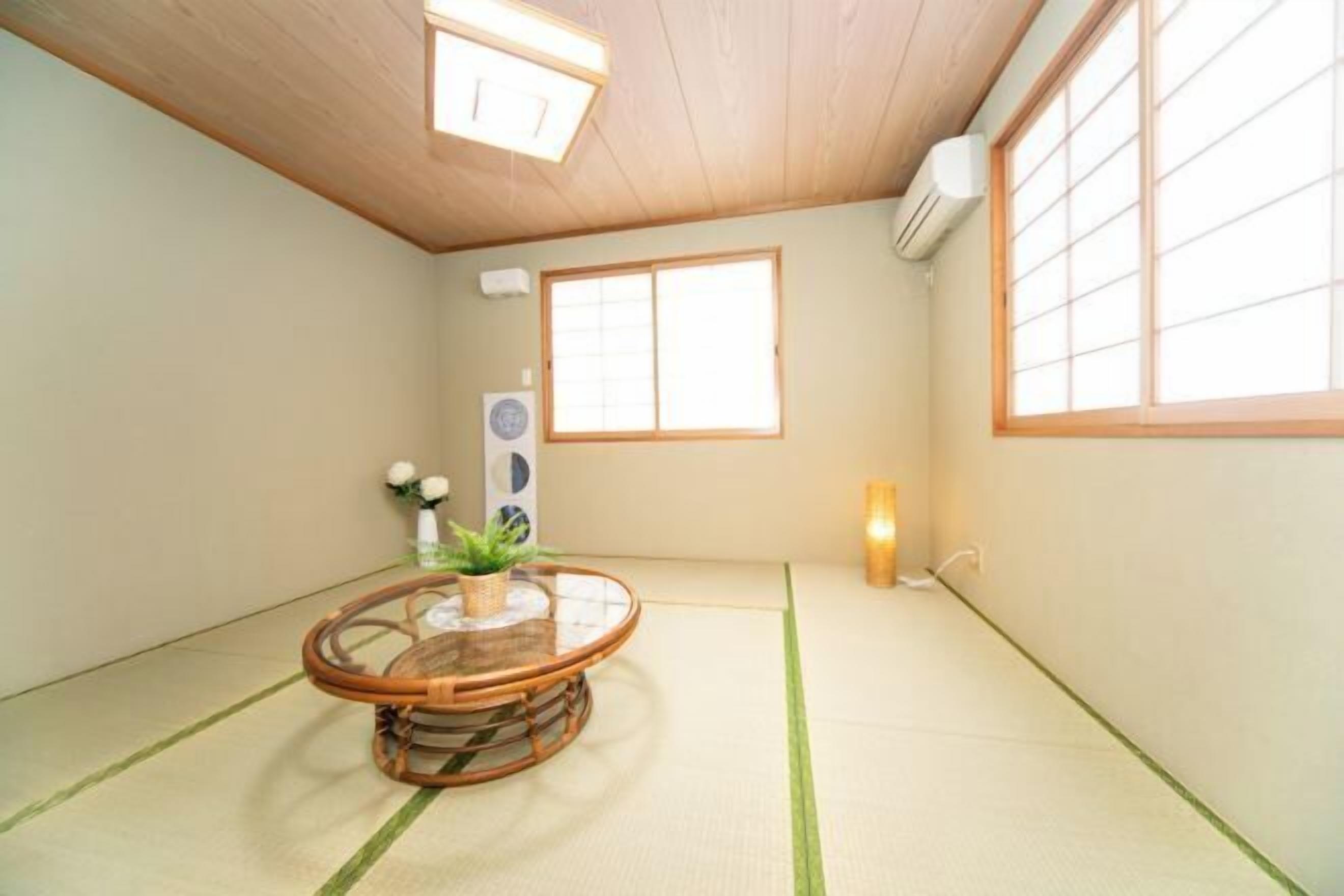 Iron/ironing board, cots/infant beds