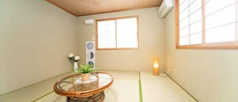 Iron/ironing board, cots/infant beds