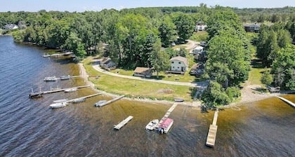 LAKEFRONT COTTAGE #6 -Close to Sandbanks - LAKE CONSECON RESORT