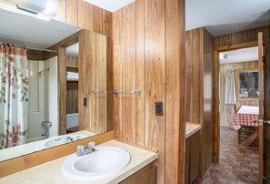 Douche, serviettes fournies