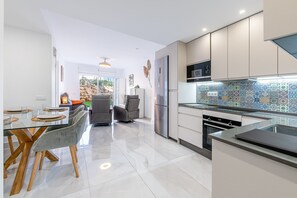 Fridge, microwave, oven, coffee/tea maker