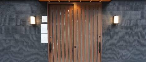 المنشأة من الخارج