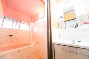Bathroom | Free toiletries, hair dryer, slippers - 7 min to JR Yokkaichi STN Large House (Yokkaichi)