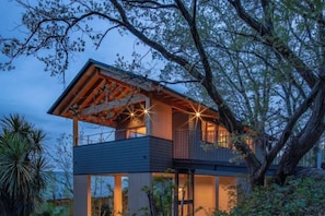 A modern two-story house with a balcony, surrounded by trees. - Nutic Izu - Private Hotel (Ito)