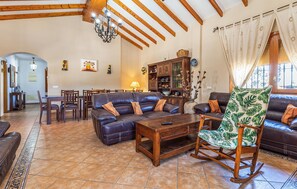 TV - Awesome home in Cartagena with WiFi (Cartagena)
