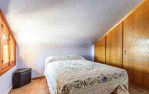 6 bedrooms, free WiFi, bed sheets - Awesome home in Cartagena with WiFi (Cartagena)