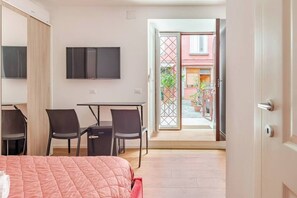 1 dormitorio, tabla de planchar con plancha, cuna de viaje y wifi