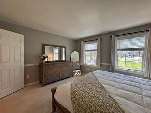 4 habitaciones, escritorio, tabla de planchar con plancha y wifi