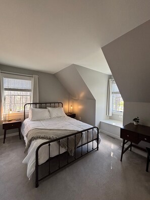 4 quartos, escrivaninha, ferros/tábuas de passar roupa, Wi-Fi