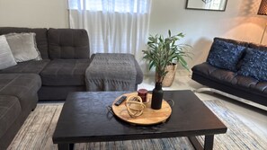 Smart TV - TEXANO INN Charming 3-bedroom house with WiFi and AC in welcoming Fort Worth (Fort Worth)