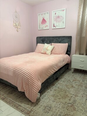 3 bedrooms, iron/ironing board, free WiFi, bed sheets