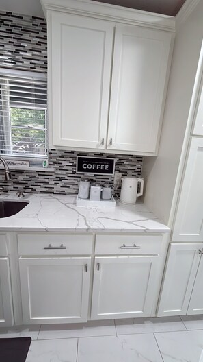 Interior - TEXANO INN Charming 3-bedroom house with WiFi and AC in welcoming Fort Worth (Fort Worth)