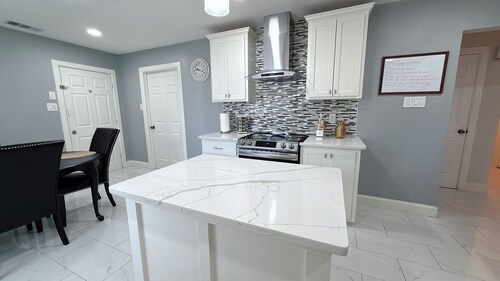 TEXANO INN Charming 3-bedroom house with WiFi and AC in welcoming Fort Worth