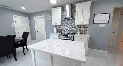 TEXANO INN Charming 3-bedroom house with WiFi and AC in welcoming Fort Worth