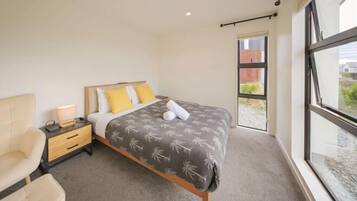 Cribs/infant beds