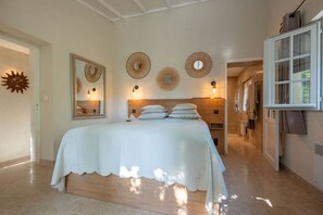 4 bedrooms, iron/ironing board, free WiFi, bed sheets