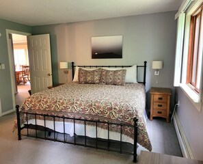 1 soverom, strykejern/-brett, reiseseng for barn og wi-fi