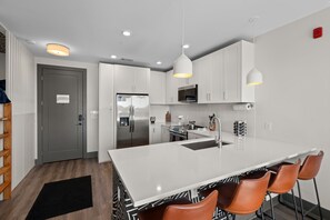 Mikrowelle, Ofen, Herdplatte, Geschirrspüler