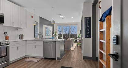 Rooftop Views, Downtown, Gym, Best Restaurants, In Nashville Close to Cordelle