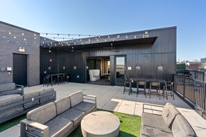 تناول الطعام بالخارج