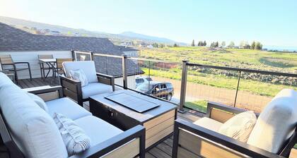 Lakeview Retreat-Home overlooking Bear Lake Sleeps 30 w/Ideal beach/pool access