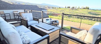 Lakeview Retreat-Home overlooking Bear Lake Sleeps 30 w/Ideal beach/pool access