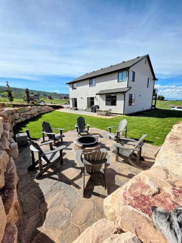  Lakeview Retreat-Home overlooking Bear Lake Sleeps 30 w/Ideal beach/pool access