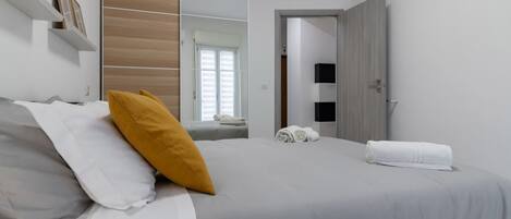 2 chambres, fer et planche à repasser, Wi-Fi, draps fournis