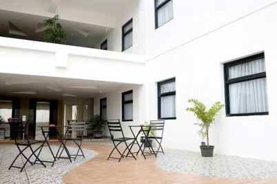 Brothers Inn Solo Baru