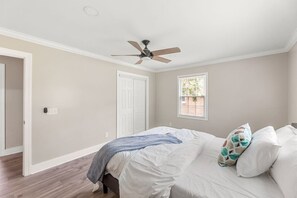 3 bedrooms, desk, iron/ironing board, WiFi