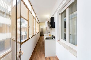 Fridge, oven, stovetop