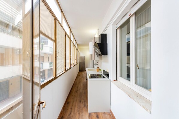 Fridge, oven, stovetop