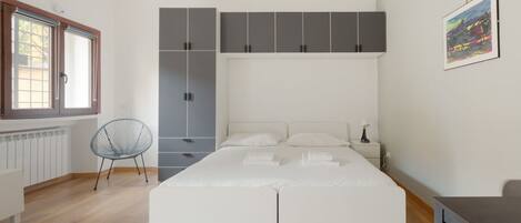 1 bedroom, iron/ironing board, bed sheets