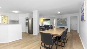Dining - Saltwater Retreat Hawks Nest (Hawks Nest)