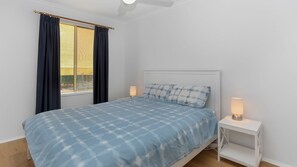 4 bedrooms, iron/ironing board, Internet - Saltwater Retreat Hawks Nest (Hawks Nest)