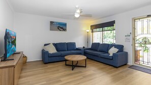 Smart TV, books - Saltwater Retreat Hawks Nest (Hawks Nest)