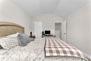 3 chambres, fer et planche Ă repasser, Wi-Fi, draps fournis