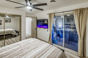 7 bedrooms, desk, iron/ironing board, travel cot