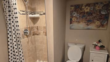Towels, soap, shampoo, toilet paper