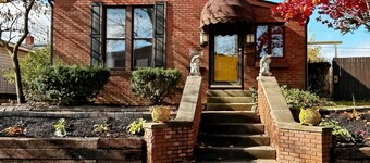 Charming 2-bedroom house in Kokomo w/ WiFi, AC, Hot tub