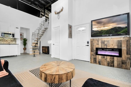 TV. Cozy Home•Sleeps11•High-Speed@WiFi500MBPS+