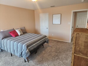 5 chambres, fer et planche à repasser, Wi-Fi gratuit, draps fournis
