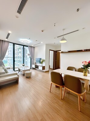 Apartment, 3 Bedrooms | In-room dining - Sunny - Vinhomes Skylake Residences (Hanoi)