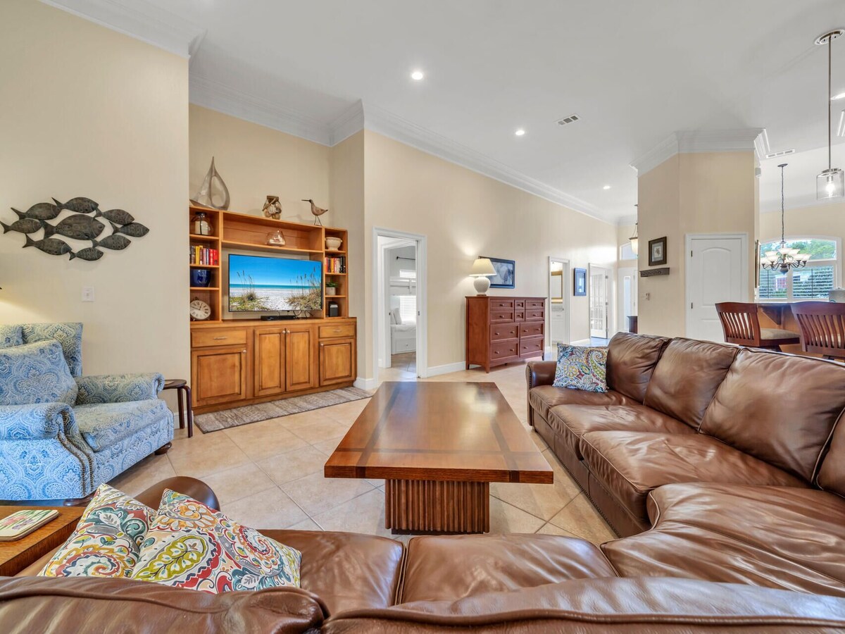 Beach Beauty: Pet-Friendly Destiny West Home w/Community Pool + Beach Access