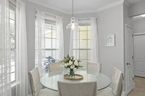 Dining - Family Favorite, Free Golf Cart + Huge Fenced Yard Near Beach (Inlet Beach)