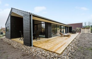 Outdoor dining - Amazing home in Skjern with sauna (Skjern)