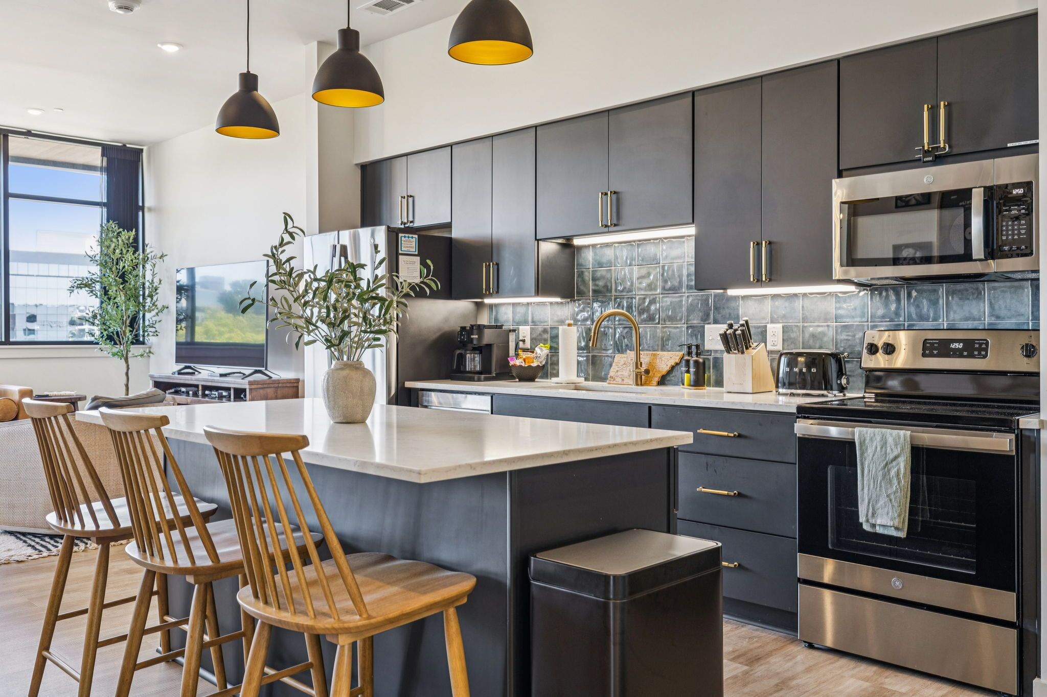 Condo Cao cấp, ban công, quang cảnh thành phố | Bếp riêng | Tủ lạnh, lò vi sóng, lò nướng, bếp nấu 